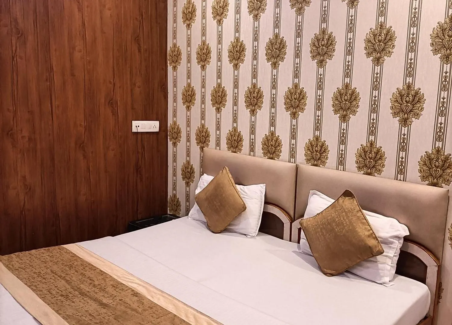 Hotel Picasso Varanasi Prime Location