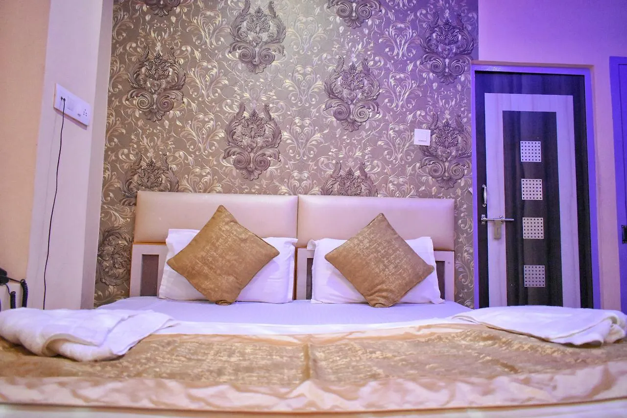 Hotel Picasso Varanasi Prime Location