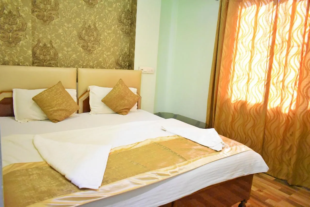 Hotel Picasso Varanasi Prime Location