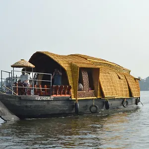  Botel Thara's Houseboat India