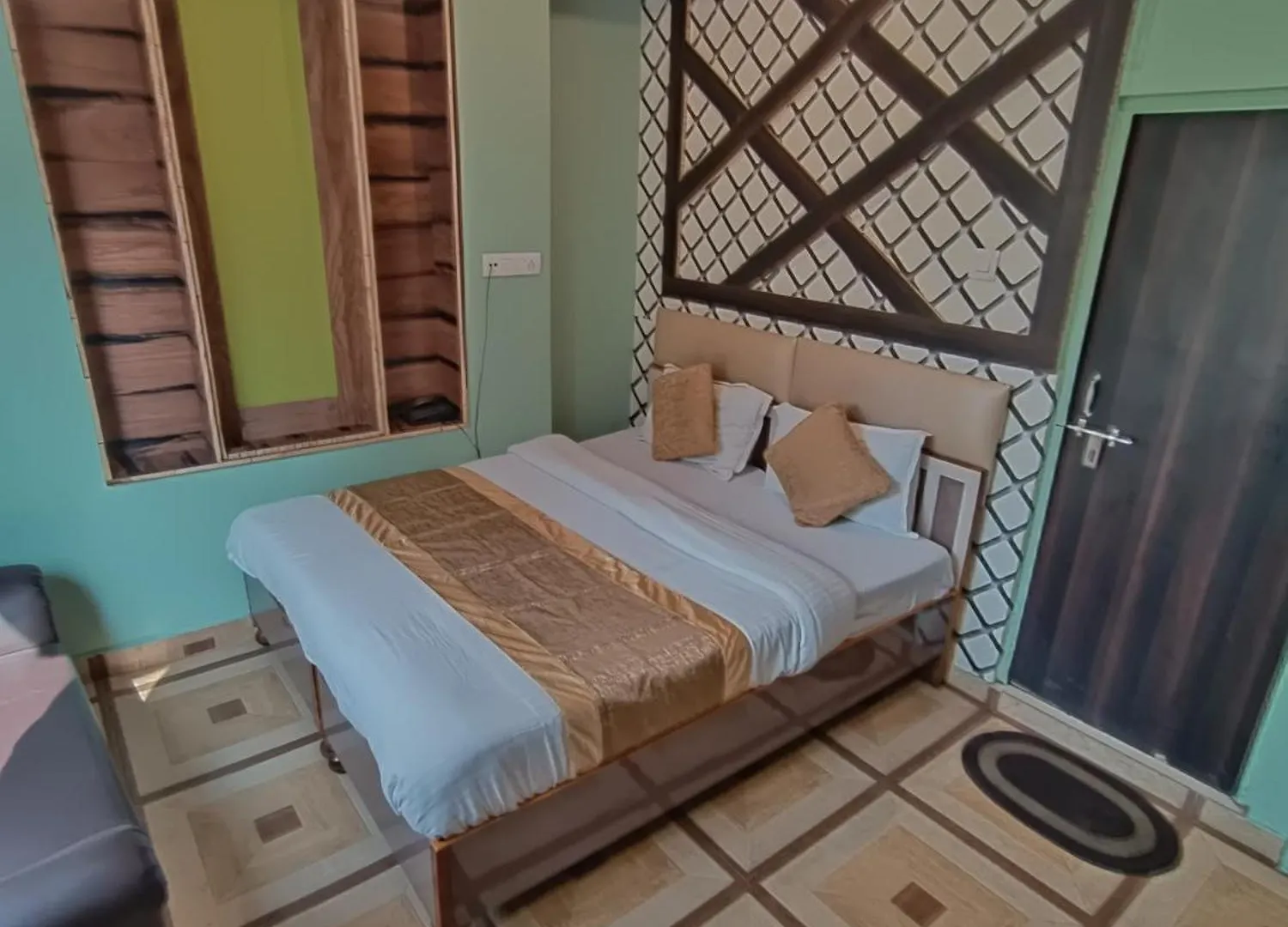 Hotel Picasso Varanasi Prime Location