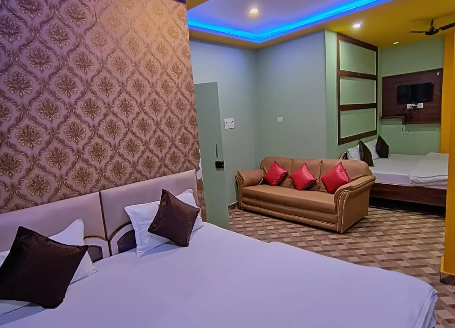 Hotel Picasso Varanasi Prime Location