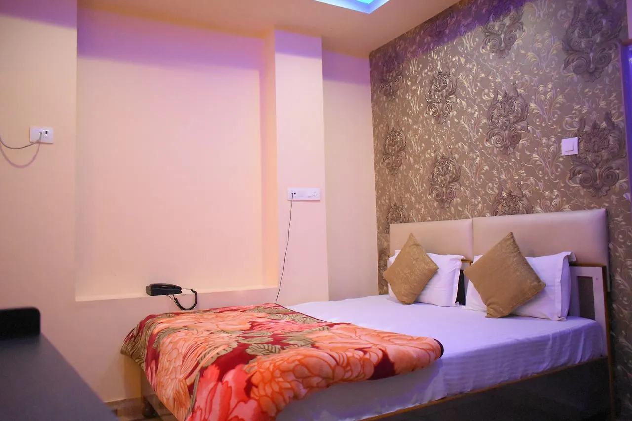 Hotel Picasso Varanasi Prime Location