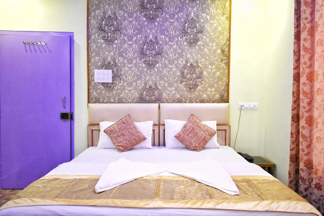 Hotel Picasso Varanasi Prime Location