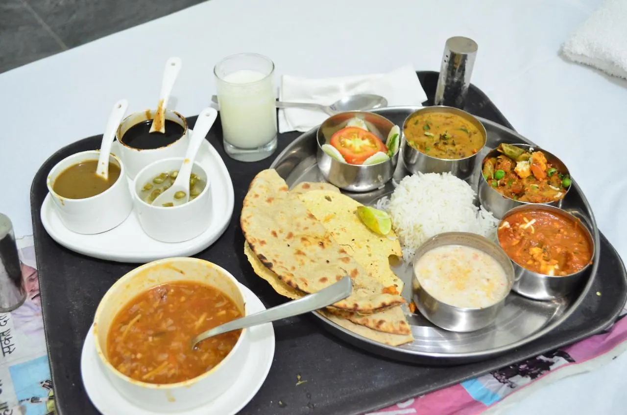 Hotel Picasso Varanasi Prime Location Indie