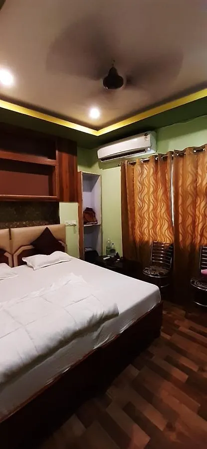 Hotel Picasso Varanasi Prime Location 2*,
