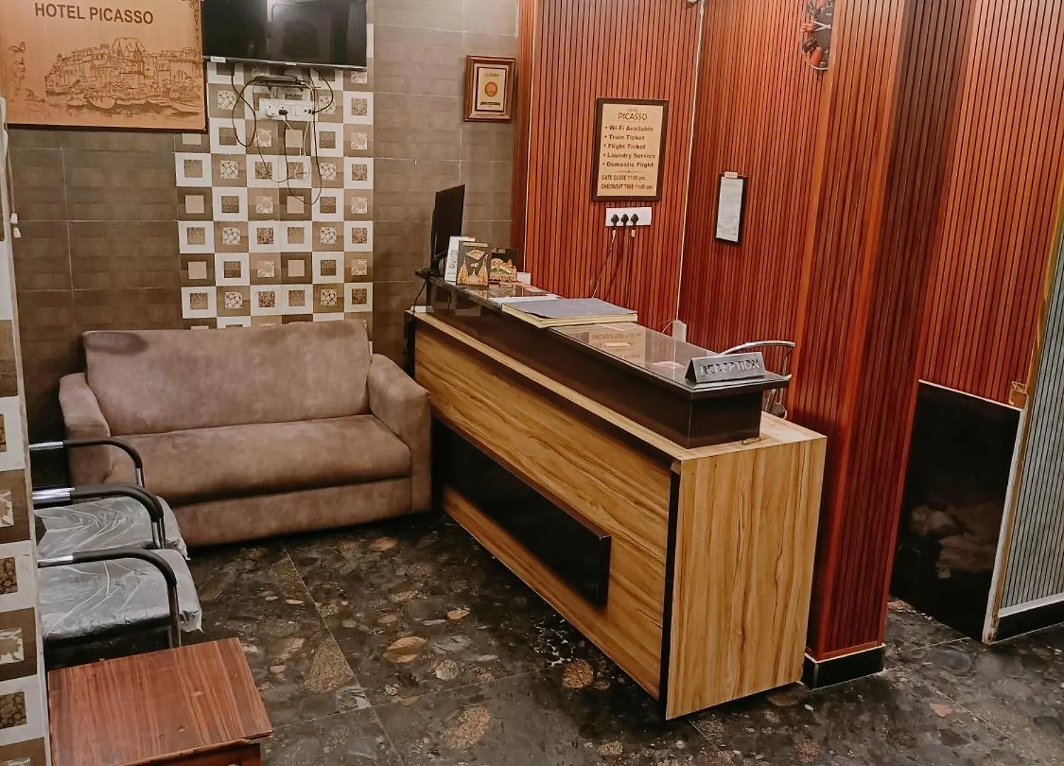 Hotel Picasso Varanasi Prime Location