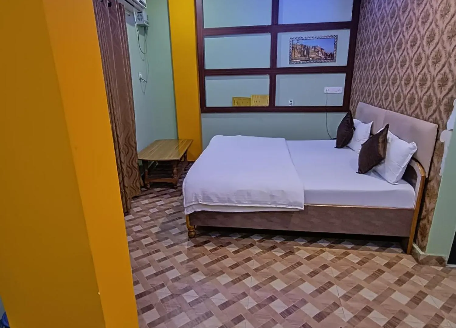 Hotel Picasso Varanasi Prime Location