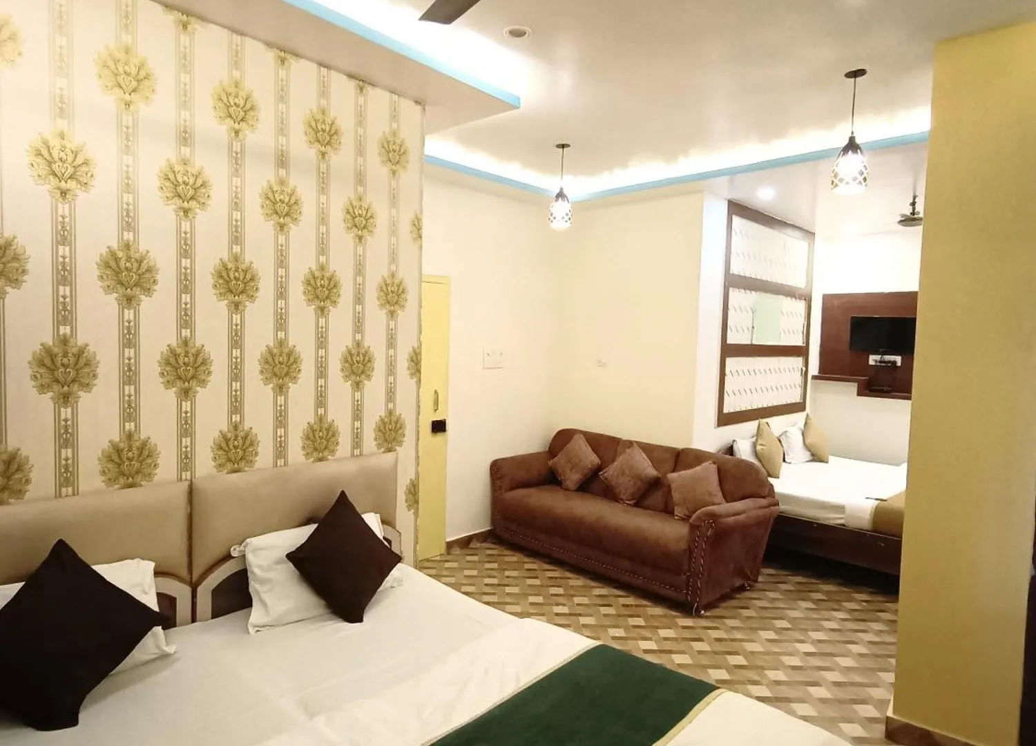 Hotel Picasso Varanasi Prime Location