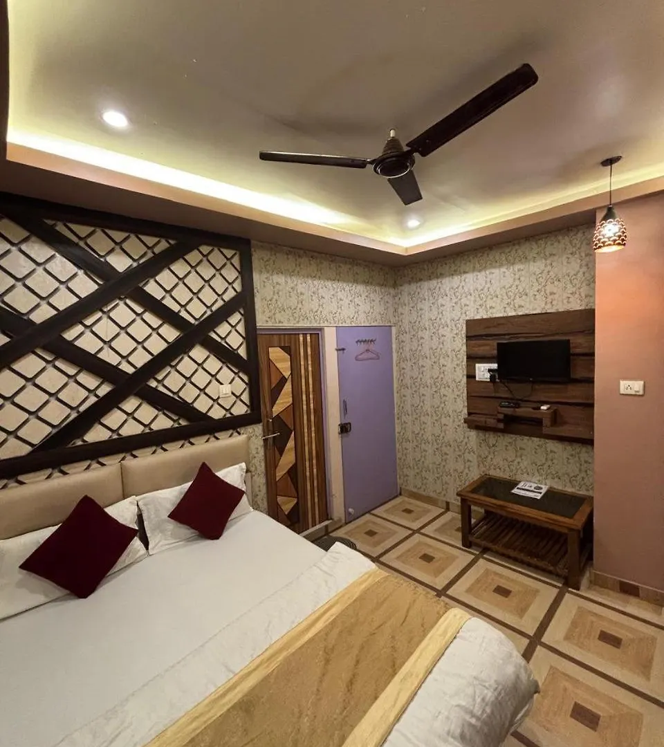 Hotel Picasso Varanasi Prime Location