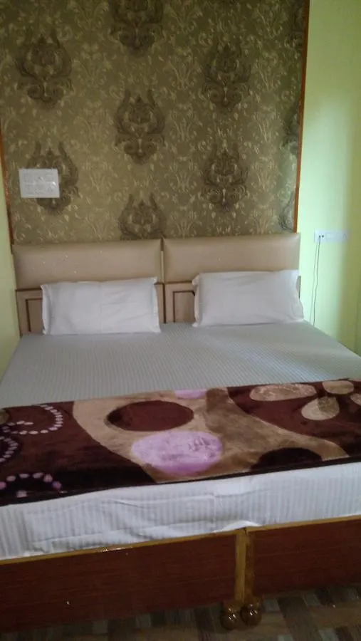 Hotel Picasso Varanasi Prime Location