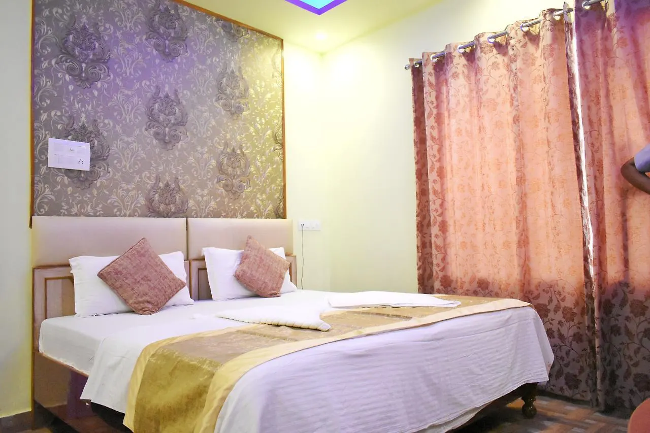 Hotel Picasso Varanasi Prime Location